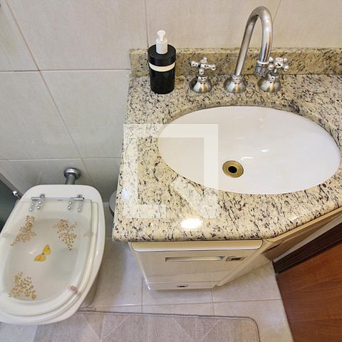 Casa à venda com 212m², 3 quartos e 4 vagasBanheiro da Suíte 2