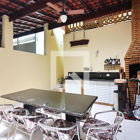 Casa à venda com 212m², 3 quartos e 4 vagasChurrasqueira