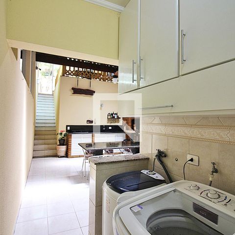 Casa à venda com 212m², 3 quartos e 4 vagasLavanderia