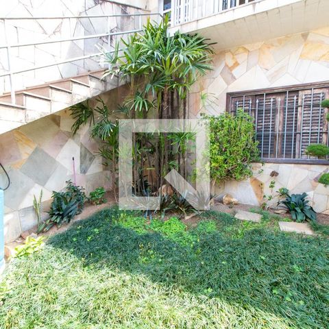 Casa à venda com 400m², 3 quartos e 8 vagas Casa à venda com 400m², 3 quartos e 8 vagasQuintal