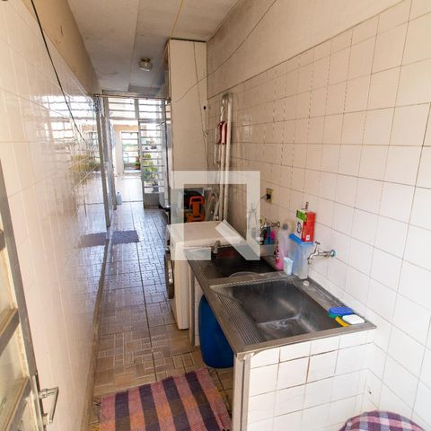 Casa à venda com 400m², 3 quartos e 8 vagas Casa à venda com 400m², 3 quartos e 8 vagasÁrea de Serviço