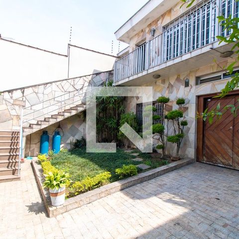 Casa à venda com 400m², 3 quartos e 8 vagas Casa à venda com 400m², 3 quartos e 8 vagasQuintal