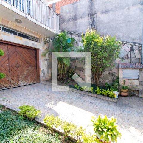 Casa à venda com 400m², 3 quartos e 8 vagas Casa à venda com 400m², 3 quartos e 8 vagasQuintal