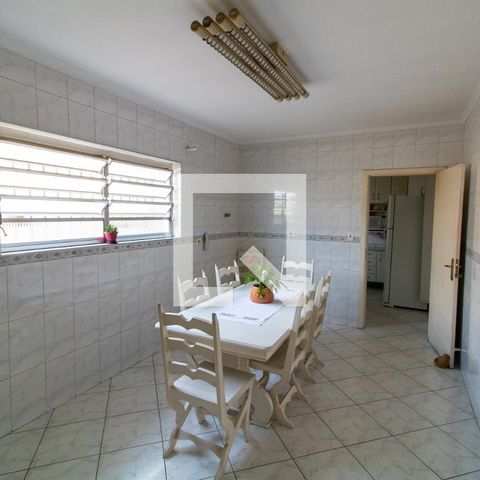 Casa à venda com 400m², 3 quartos e 8 vagas Casa à venda com 400m², 3 quartos e 8 vagasCozinha