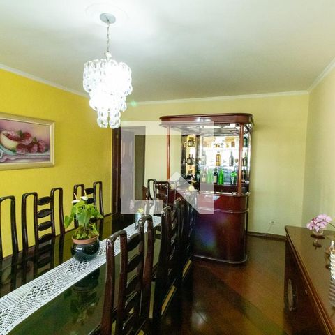 Casa à venda com 400m², 3 quartos e 8 vagas Casa à venda com 400m², 3 quartos e 8 vagasSala