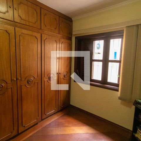 Casa à venda com 400m², 3 quartos e 8 vagas Casa à venda com 400m², 3 quartos e 8 vagasQuarto