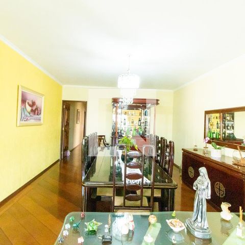 Casa à venda com 400m², 3 quartos e 8 vagas Casa à venda com 400m², 3 quartos e 8 vagasSala