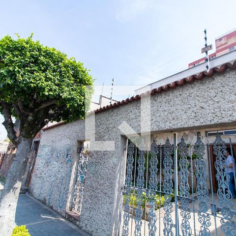 Casa à venda com 400m², 3 quartos e 8 vagas Casa à venda com 400m², 3 quartos e 8 vagasFachada