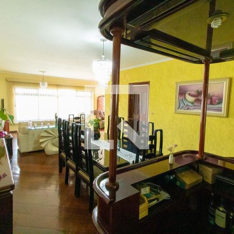 Casa à venda com 400m², 3 quartos e 8 vagas Casa à venda com 400m², 3 quartos e 8 vagasSala