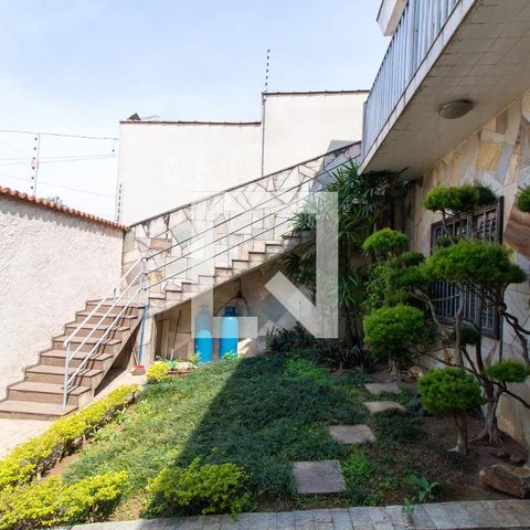 Casa à venda com 400m², 3 quartos e 8 vagas Casa à venda com 400m², 3 quartos e 8 vagasQuintal