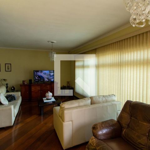 Casa à venda com 400m², 3 quartos e 8 vagas Casa à venda com 400m², 3 quartos e 8 vagasSala