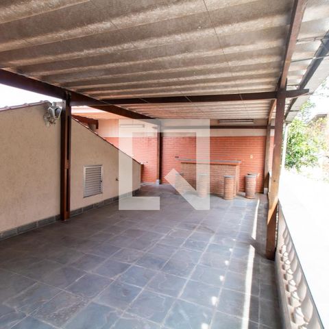 Casa à venda com 400m², 3 quartos e 8 vagas Casa à venda com 400m², 3 quartos e 8 vagasSacada