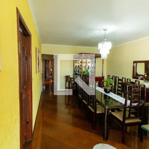 Casa à venda com 400m², 3 quartos e 8 vagas Casa à venda com 400m², 3 quartos e 8 vagasSala