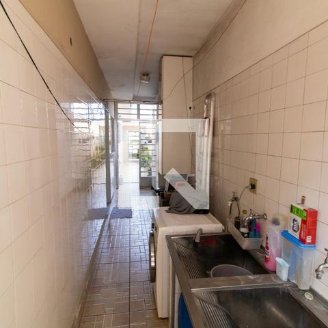 Casa à venda com 400m², 3 quartos e 8 vagas Casa à venda com 400m², 3 quartos e 8 vagasÁrea de Serviço