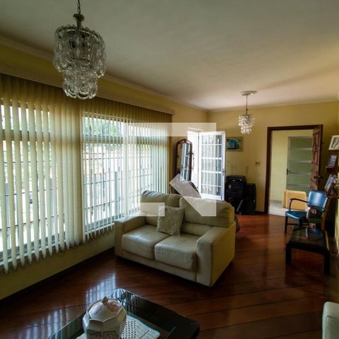 Casa à venda com 400m², 3 quartos e 8 vagas Casa à venda com 400m², 3 quartos e 8 vagasSala