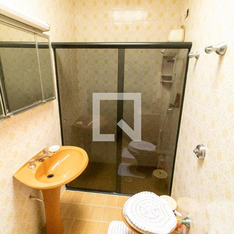 Casa à venda com 400m², 3 quartos e 8 vagas Casa à venda com 400m², 3 quartos e 8 vagasBanheiro 2