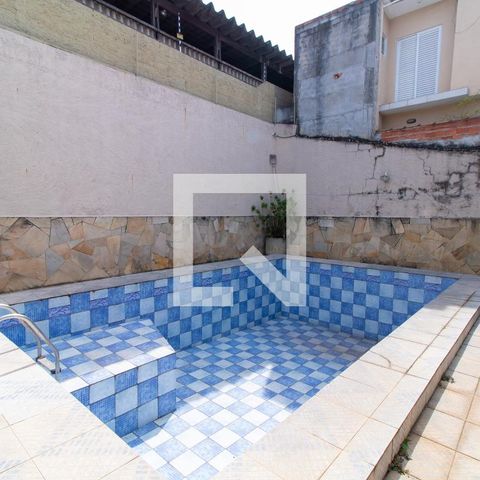 Casa à venda com 400m², 3 quartos e 8 vagas Casa à venda com 400m², 3 quartos e 8 vagasPiscina