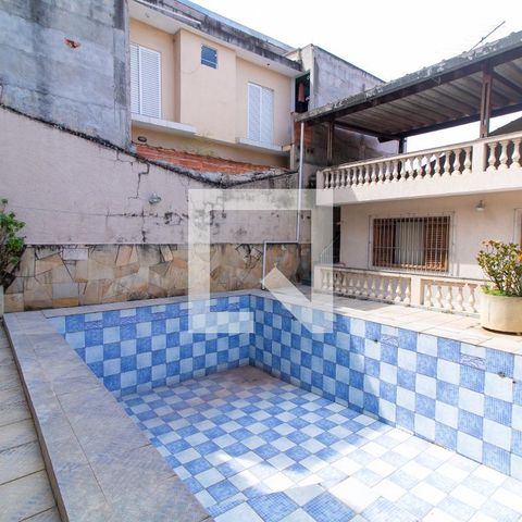 Casa à venda com 400m², 3 quartos e 8 vagas Casa à venda com 400m², 3 quartos e 8 vagasPiscina
