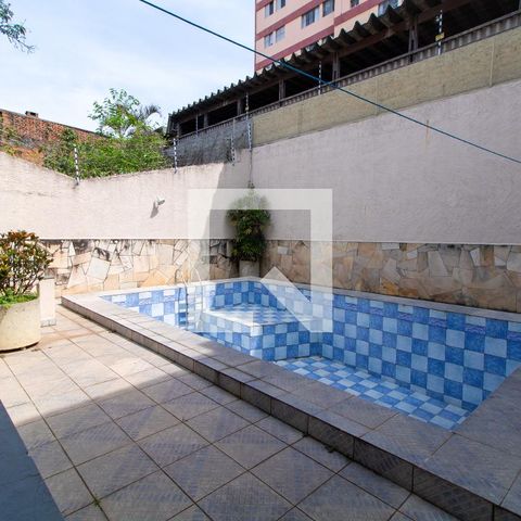 Casa à venda com 400m², 3 quartos e 8 vagas Casa à venda com 400m², 3 quartos e 8 vagasPiscina