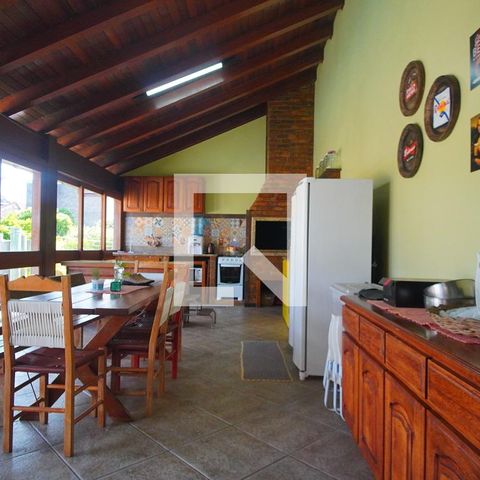 Casa à venda com 220m², 4 quartos e 4 vagasÁrea comum - Salão de festas