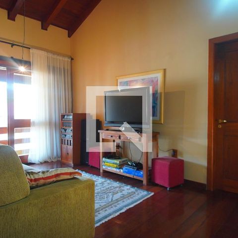 Casa à venda com 220m², 4 quartos e 4 vagasSala segundo andar