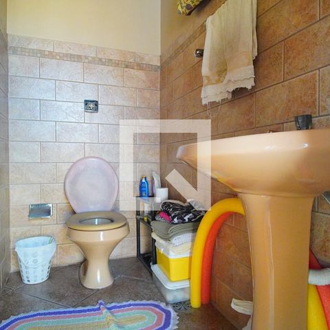 Casa à venda com 220m², 4 quartos e 4 vagasBanheiro
