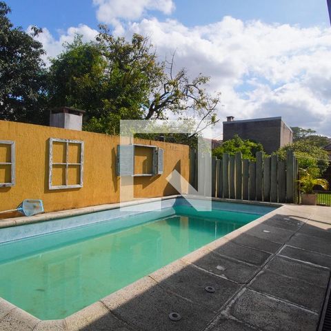 Casa à venda com 220m², 4 quartos e 4 vagasÁrea comum - Piscina