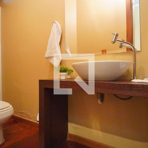 Casa à venda com 220m², 4 quartos e 4 vagasLavabo