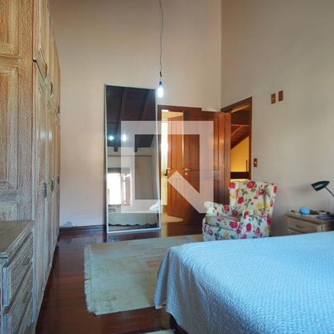 Casa à venda com 220m², 4 quartos e 4 vagasQuarto Suíte