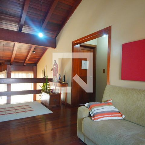Casa à venda com 220m², 4 quartos e 4 vagasSala segundo andar