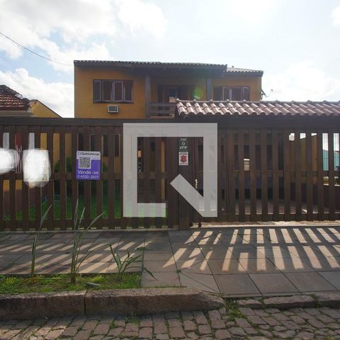 Casa à venda com 220m², 4 quartos e 4 vagasFachada
