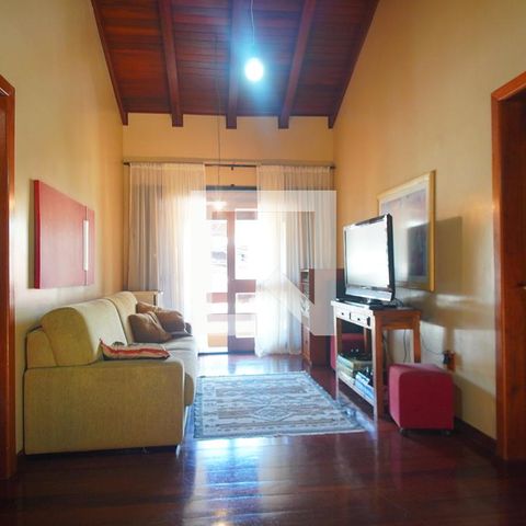 Casa à venda com 220m², 4 quartos e 4 vagasSala segundo andar