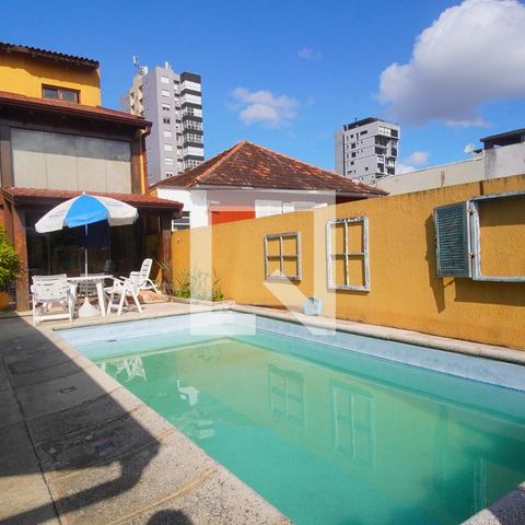 Casa à venda com 220m², 4 quartos e 4 vagasÁrea comum - Piscina