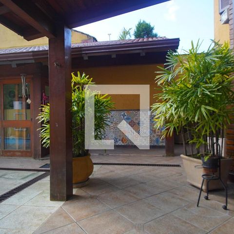 Casa à venda com 220m², 4 quartos e 4 vagasPátio