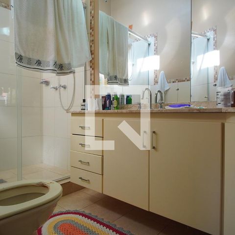 Casa à venda com 220m², 4 quartos e 4 vagasBanheiro da Suíte