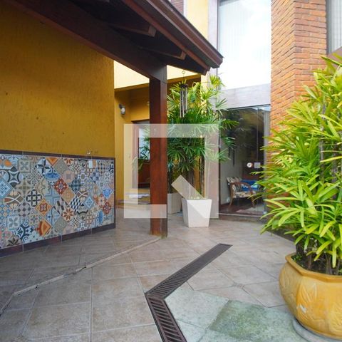 Casa à venda com 220m², 4 quartos e 4 vagasPátio