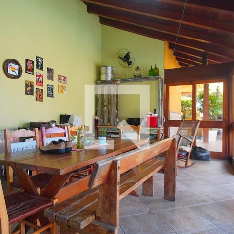 Casa à venda com 220m², 4 quartos e 4 vagasÁrea comum - Salão de festas