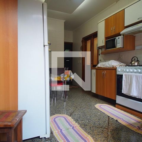Casa à venda com 220m², 4 quartos e 4 vagasCozinha