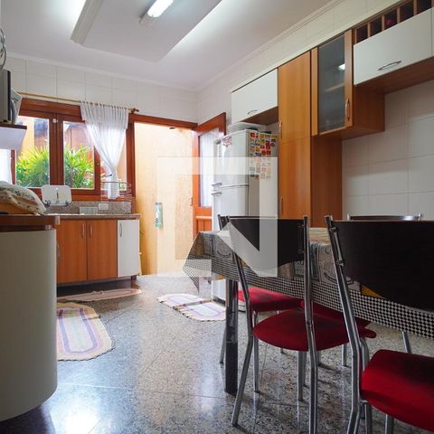 Casa à venda com 220m², 4 quartos e 4 vagasCozinha