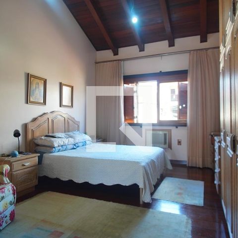 Casa à venda com 220m², 4 quartos e 4 vagasQuarto Suíte