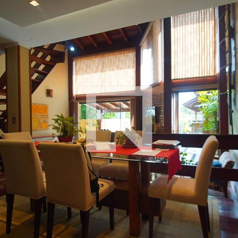 Casa à venda com 220m², 4 quartos e 4 vagasSala 1