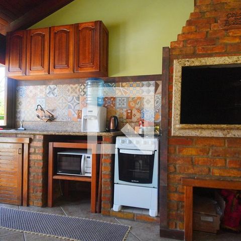 Casa à venda com 220m², 4 quartos e 4 vagasÁrea comum - Salão de festas