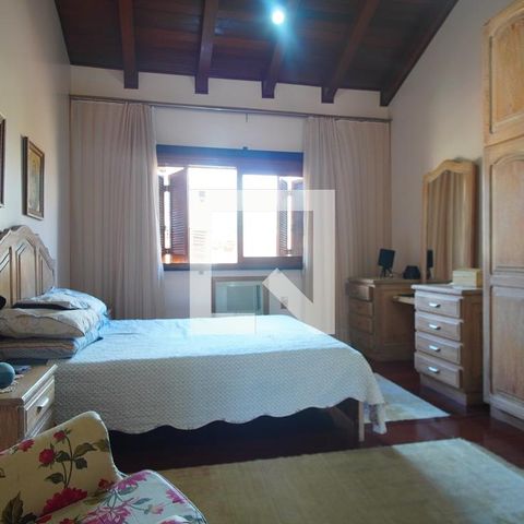 Casa à venda com 220m², 4 quartos e 4 vagasQuarto Suíte