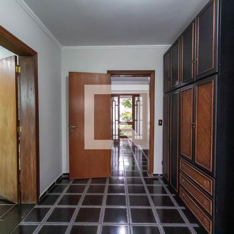 Apartamento à venda com 600m², 3 quartos e 4 vagas Apartamento à venda com 600m², 3 quartos e 4 vagasCloset da Suíte