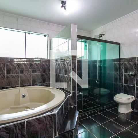 Apartamento à venda com 600m², 3 quartos e 4 vagas Apartamento à venda com 600m², 3 quartos e 4 vagasBanheiro da Suíte