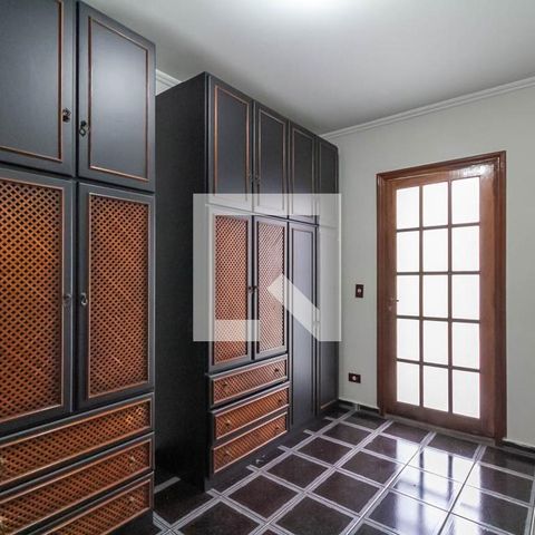 Apartamento à venda com 600m², 3 quartos e 4 vagas Apartamento à venda com 600m², 3 quartos e 4 vagasCloset da Suíte