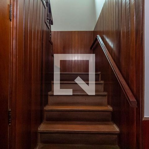 Apartamento à venda com 600m², 3 quartos e 4 vagas Apartamento à venda com 600m², 3 quartos e 4 vagasEscada