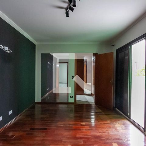 Apartamento à venda com 600m², 3 quartos e 4 vagas Apartamento à venda com 600m², 3 quartos e 4 vagasQuarto 1