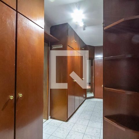 Apartamento à venda com 600m², 3 quartos e 4 vagas Apartamento à venda com 600m², 3 quartos e 4 vagasCloset do Quarto 1 e2