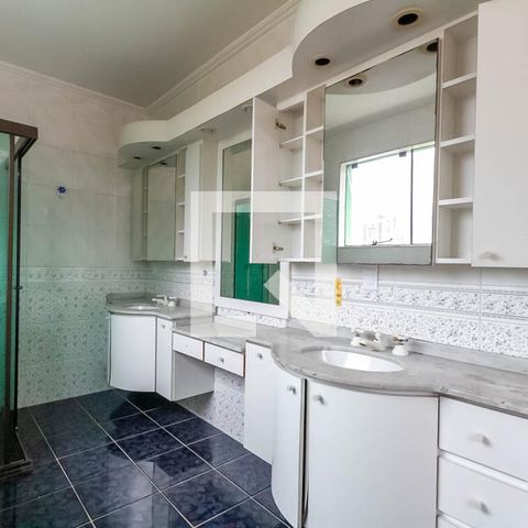 Apartamento à venda com 600m², 3 quartos e 4 vagas Apartamento à venda com 600m², 3 quartos e 4 vagasBanheiro dos Quartos 1 e 2
